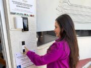 Instala Ayuntamiento de Los Cabos timbre inclusivo en Recursos Humanos para mejorar atención ciudadana