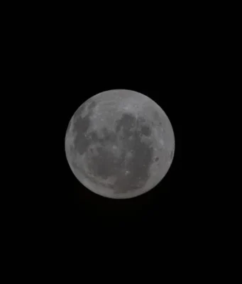 La NASA publica la primera foto de la cara oculta de la Luna tomada por la misión Artemis II