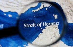 Buques de EE.UU. cruzan el estrecho de Ormuz tras inicio de diálogo con Irán