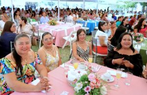 Reconoce Ayuntamiento de Los Cabos labor de las mamás trabajadoras con festejo conmemorativo