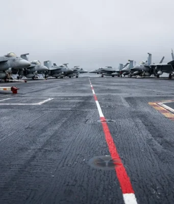El portaaviones USS Gerald R. Ford regresa a EE.UU. tras participar en la guerra de Irán y en Venezuela
