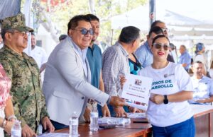 Entrega Ayuntamiento de Los Cabos 135 constancias a personas que concluyeron talleres en Centros de Desarrollo Comunitario