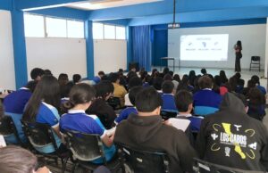 Más de 180 estudiantes de bachillerato reciben pláticas sobre salud mental en Cabo San Lucas