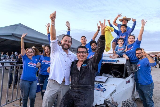 ALCALDE CHRISTIAN AGÚNDEZ CIERRE CARRERA COYOTE 300 1
