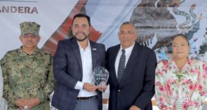 Reconoce alcalde Christian Agúndez a la Escuela Primaria Leonardo Gastélum Villalobos por tercer lugar en concurso internacional ambiental