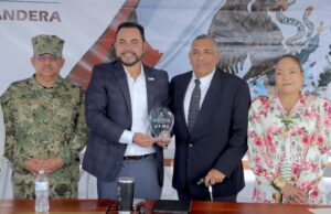 Reconoce alcalde Christian Agúndez a la Escuela Primaria Leonardo Gastélum Villalobos por tercer lugar en concurso internacional ambiental