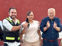 Entregan ambulancia, camión cisterna y apoyos a familias de El Campamento, en Santiago