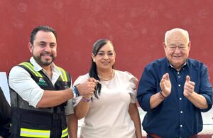 Entregan ambulancia, camión cisterna y apoyos a familias de El Campamento, en Santiago