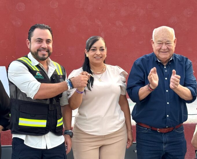 ENTREGA APOYOS FAMILIAS EL CAMPAMENTO 1