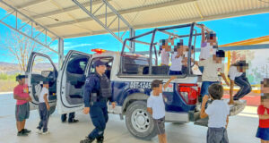 Acercan a estudiantes de Palo Escopeta a la labor policial con programa “Conociendo a tus héroes”