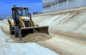 Intensifica Servicios Públicos desazolve de arroyos y canales ante temporada de ciclones en Los Cabos