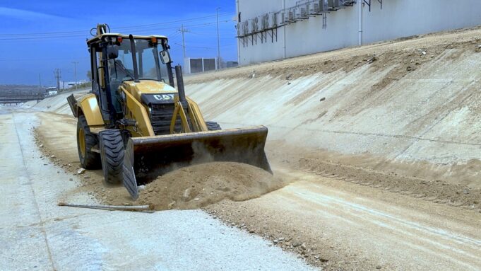 SERVICIOS PÚBLICOS DESAZOLVE ARROYOS CANALES 5