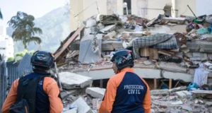 Caracas despierta entre escombros tras los fuertes terremotos en el Caribe de Venezuela