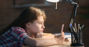 Cada vez más jóvenes recurren a chatbots de IA para hablar de salud mental