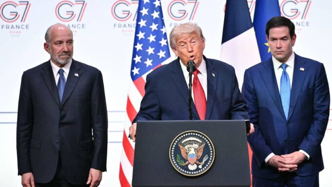 trump-mexico-120406