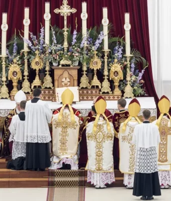 El superior de los ‘lefebvrianos’ tacha de injustas e inválidas las sanciones del Vaticano