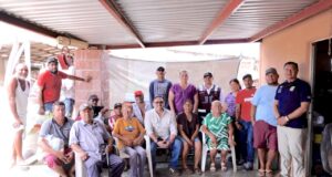 Regidoras y Atención Ciudadana llevan apoyos a familias de Palo Escopeta