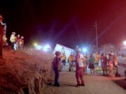 Autoridades atienden a víctimas de accidente de tránsito en Santa Anita