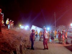 Autoridades atienden a víctimas de accidente de tránsito en Santa Anita