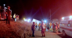 Autoridades atienden a víctimas de accidente de tránsito en Santa Anita
