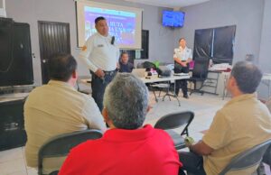 Capacitan a operadores del transporte público para fortalecer seguridad vial en Los Cabos