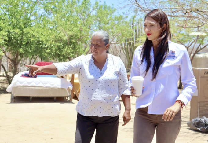 DIF LOS CABOS ENTREGA APOYOS FAMILIA LAS CASITAS 4