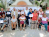 Entrega José Manuel Larumbe apoyos a familias cabeñas