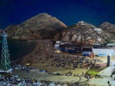 Cine Móvil reúne a familias en una noche de cine al aire libre en Playa El Corsario