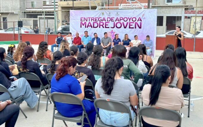 INJUVE ENTREGA APOYO MADRE JOVEN CSL 3