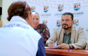 Atiende José Manuel Larumbe a ciudadanía durante audiencia pública en San José del Cabo