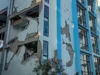 Terremoto de 7.7 sacude el oriente de Indonesia; emiten alerta local de tsunami