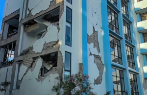 Terremoto de 7.7 sacude el oriente de Indonesia; emiten alerta local de tsunami