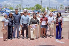 Entrega Atención Ciudadana tinacos a familias de Cabo San Lucas para mejorar almacenamiento de agua