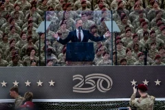 Dimite el secretario del Ejército de Estados Unidos tras las tensiones con el secretario de Guerra