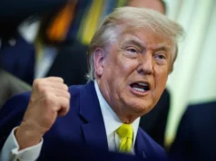 Trump amenaza con bombardear Omán si se interpone en el diálogo con Irán sobre Ormuz
