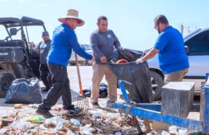 Retiran 1.6 toneladas de basura del arroyo 8 Cascadas y playa El Médano en Cabo San Lucas
