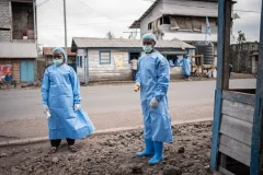 Save the Children: 180 niños huérfanos por el brote de ébola en la República Democrática del Congo, casi dos al día