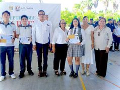 Premian a jóvenes de Santiago por su talento en Concurso de Oratoria