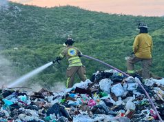Atiende Bomberos Cabo San Lucas incendio en Relleno Sanitario de La Candelaria CSL