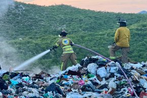 Atiende Bomberos Cabo San Lucas incendio en Relleno Sanitario de La Candelaria CSL