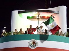 Christian Encabeza Karina de la O Uribe ceremonia del Grito de Independencia en Cabo San Lucas