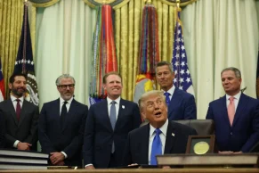 Trump dice que Delcy Rodríguez quiere elecciones pero cree que Venezuela no está preparada