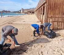 ZOFEMAT Los Cabos retira 13 toneladas de residuos y 786 llantas en playa El Médano