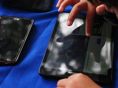 SEP alcanza acuerdo para regular uso de celulares en las aulas