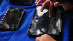 SEP alcanza acuerdo para regular uso de celulares en las aulas
