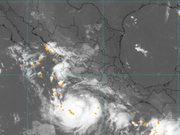 Polo se intensifica nuevamente a huracán categoría 5; está a 430 km de Cabo Corrientes, Jalisco