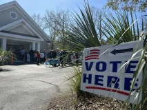 El 45 % de los votantes en EE.UU. castigaría a Trump de cara a las legislativas, revela un sondeo