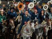 Encabeza Christian Agúndez Gómez tradicional cabalgata de las Fiestas de Cabo San Lucas 2026