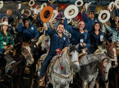 Encabeza Christian Agúndez Gómez tradicional cabalgata de las Fiestas de Cabo San Lucas 2026