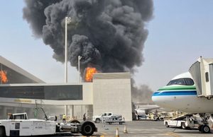 Al menos 12 muertos y 300 heridos en un ataque de los hutíes contra un aeropuerto saudí.